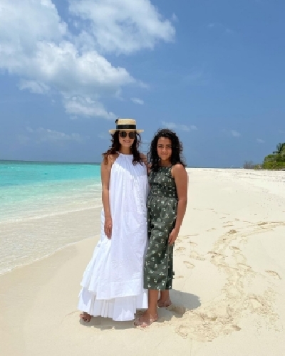 Dia Mirza poses with step-daughter in Maldivian vacay pic.(photo:instagram)