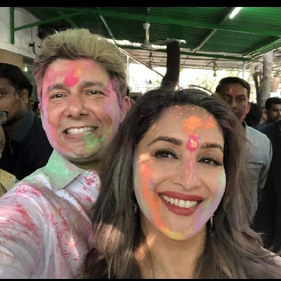 Bollywood wishes fans on Holi