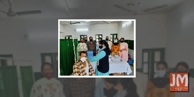 Kangana shares pics of parents getting Covid vax, says 'waiting for my turn'