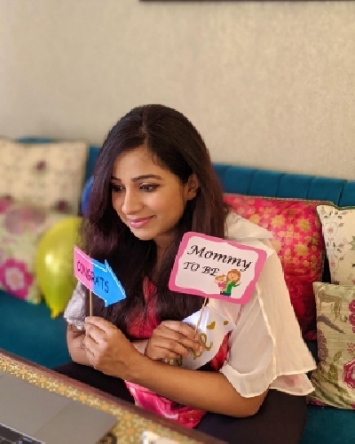 Shreya Ghoshal shares surprise baby shower pictures.(photo:instagram)