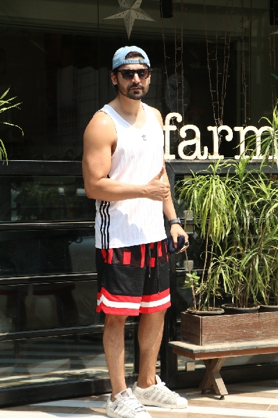 Kartik Aryan Spotted Dubbing Studio Outside At Andheri on 14 April,2021.(Photo: Sanjay Tiwari/IANS)