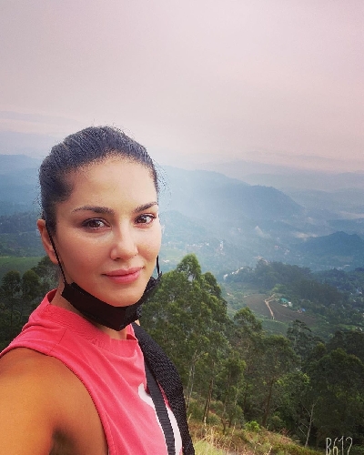 Sunny Leone goes for a morning hike.(photo:instagram)