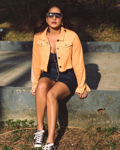 Sun-kissed Sunny spreads warmth on the web.(Photo:Instagram)