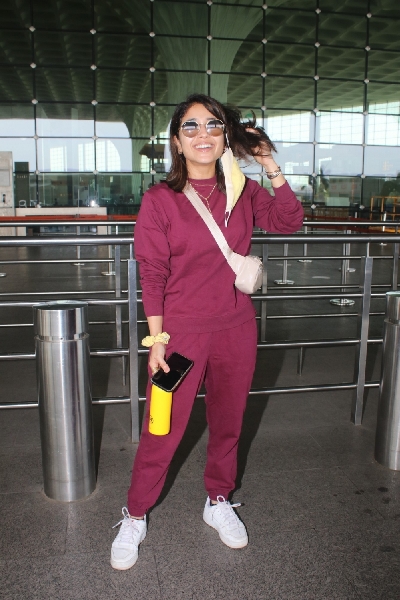 Shweta Tripathi Spotted At Airport Departure on 22 April,2021.(Photo: Sanjay Tiwari/IANS)