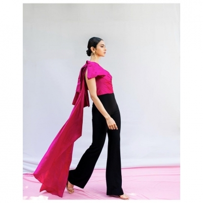 Rakul Preet strikes a pretty pink pose.(Photo:Instagram)