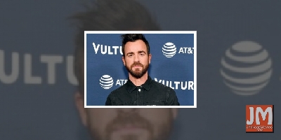 Justin Theroux likes to sleep next to his dog