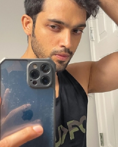 Parth Samthaan shows how to click a natural selfie Parth Samthaan shows how to click a natural selfie