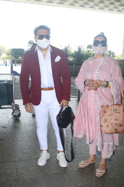 Govinda With Wife Spotted At Airport Departure in Mumbai on 5 May,2021.(Photo: Sanjay Tiwari/IANS)