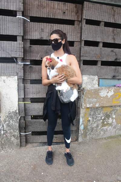 Mumbai: Daisy Shah Spotted at Pet Clinic In Bandra On Thursday, 6th may, 2021. (Photo: Sanjay Tiwari)