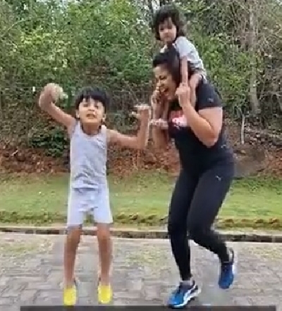 Sameera Reddy posts fitness video for fans ( Credit : Sameera reddy/instagram)