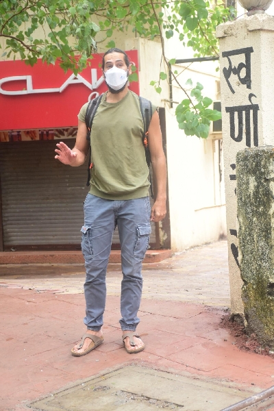Mumbai: Dino Morea Spotted at Bandra On Wednesday, 19 may, 2021. (Photo: Sanjay Tiwari)