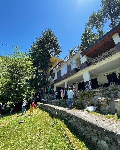 Tahir Raj Bhasin posts pic getting first jab for Covid-19