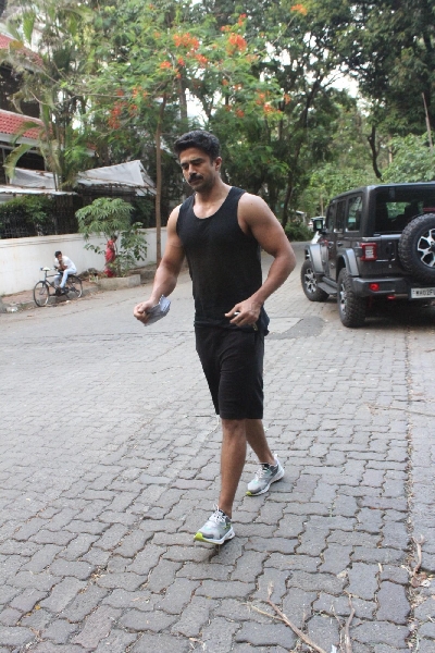 Mumbai: Saqib Saleem Spotted at Juhu On Friday, 28 May, 2021. (Photo: Sanjay Tiwari)