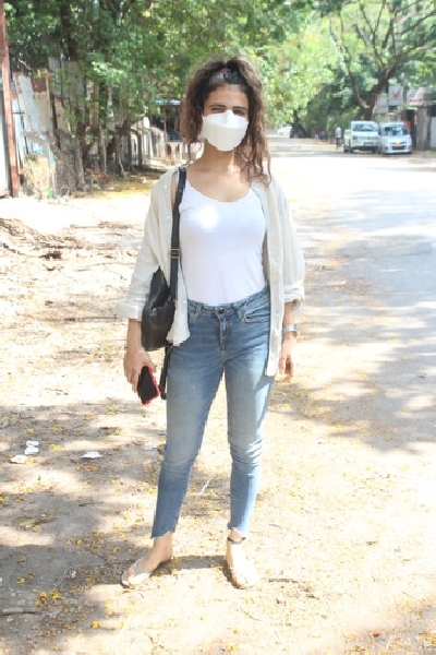 Mumbai: Fatima Sana Shaikh spotted at Andheri On Sunday, 30 May, 2021.(Photo: Sanjay Tiwari)