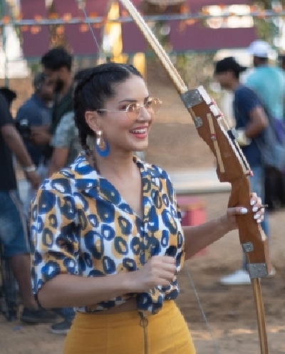 Sunny Leone takes aim for the heart in new post.(photo:instagram)