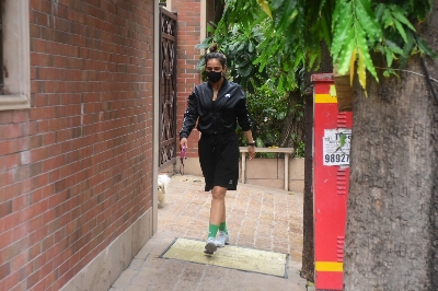 Mumbai: Aisha Sharma Spotted In Bandra  On Wednesday, 2nd June, 2021.(Photo: Sanjay Tiwari)