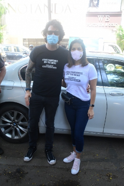 Mumbai: Sunny Leone with husband Daniel Weber spotted at Bandra On Sunday, 06 June, 2021.(Photo: Sanjay Tiwari)