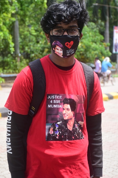 Mumbai: Sushant Singh Rajput Fans Pay Tribute To The Late Actor On His Death Anniversary On Monday, 14 June,2021. (Photo: Sanjay Tiwari)