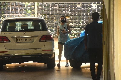 Mumbai: Rakul preet Singh spotted in Bandra On Tuesday, 15 June,2021.(Photo: Sanjay Tiwari)