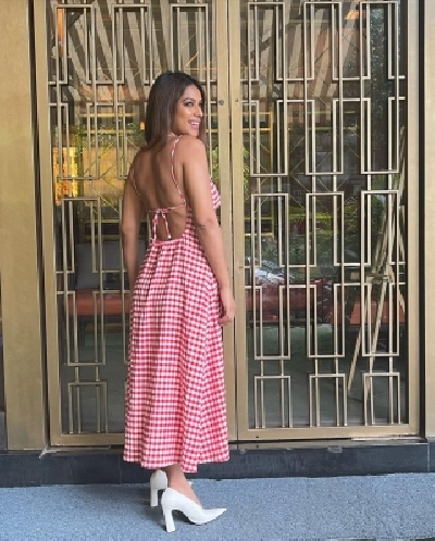 Nia Sharma shares her candy cane look