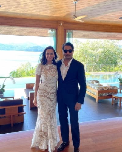 Evelyn Sharma posts pics from honeymoon