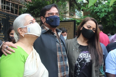 Mumbai: Sonakshi Sinha Along With Her Parents Plant A Tree With Mega Foundation On Tuesday, 15 June,2021.(Photo: Sanjay Tiwari)