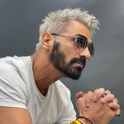 Arjun Rampal flaunts platinum blonde hair.(photo:Instagram) Arjun Rampal flaunts platinum blonde hair.(photo:Instagram)