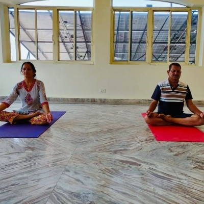 Kangana Ranaut reveals how she inspired her family to start yoga. Kangana Ranaut reveals how she inspired her family to start yoga.