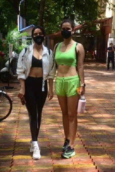 Mumbai: Neha and Aisha Sharma Spotted at Bandra on Saturday June 19,2021.(Photo: Sanjay Tiwari/IANS)