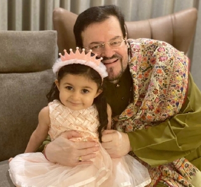 Neil's birthday wish for father Nitin Mukesh: You are my reason to smile.(photo:instagraM)