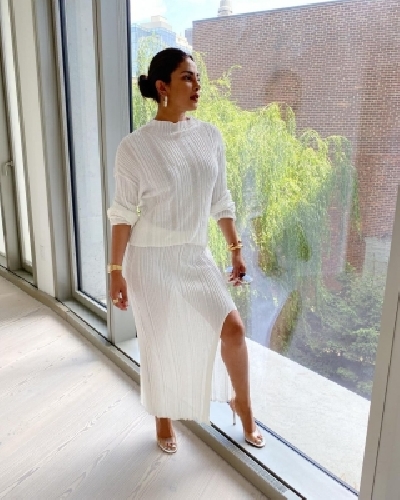 Priyanka Chopra goes all-white to celebrate Pride Month.(photo:Instagram) Priyanka Chopra goes all-white to celebrate Pride Month.(photo:Instagram)