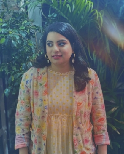 Mallika Dua back on set after being in hospital