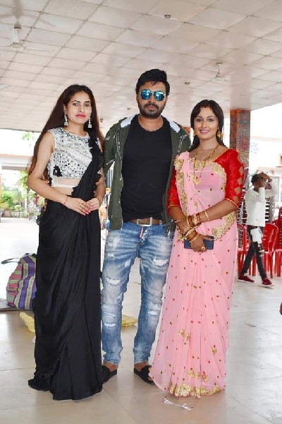 Sanjeev Mishra, Mani Bhattacharya and Aayushi starrer 'Production No.1' begins shooting with Muhurta