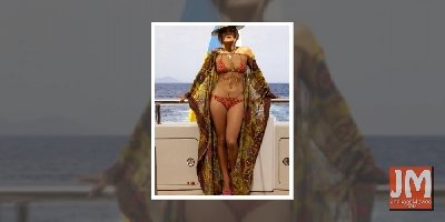 JLo, Ben Affleck make relationship official, seal it with a kiss