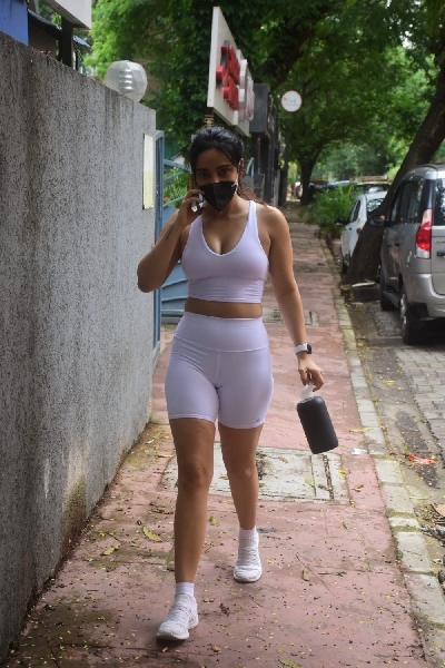 Mumbai: Neha Sharma spotted at bandra on Saturday July 24, 2021.(Photo: Sanjay Tiwari/IANS)