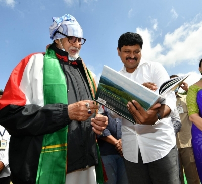 Amitabh Bacchan takes part in Green India Challenge. Amitabh Bacchan takes part in Green India Challenge.