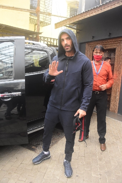 Mumbai: John Abraham Spotted In Bandra  on friday July 30, 2021.(Photo: Sanjay Tiwari/IANS)