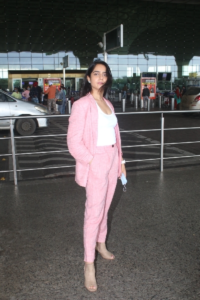 Mumbai: Malvika Malhotra spotted at airport departure on Monday August 02, 2021.(Photo: Sanjay Tiwari/IANS)