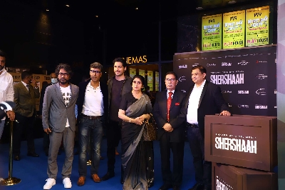 Sidharth Malhotra with Shershaah Team