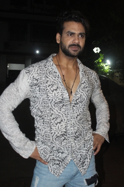 Mumbai: Vanusha Walia, Aastha Gill, Vishal Aditya Singh and Shweta Tiwari Snapped At Silver Palace Bandra on Wednesday, August 11, 2021.(Photo: Sanjay Tiwari/IANS)