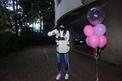 Mumbai: Sara Ali Khan birthday celebration on Friday August 13, 2021.(Photo: Sanjay Tiwari/IANS)