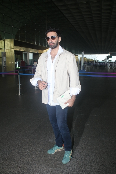 Mumbai: Avinash Tiwary spotted at airport departure on Wednesday, August 18, 2021.(Photo: Sanjay Tiwari/IANS)