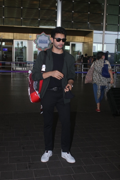 Mumbai: Rohit Saraf Spotted at Airport Departure on Thursday, August 19, 2021.(Photo: Sanjay Tiwari/IANS)