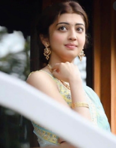 Bhuj actress post on Afghanistan.