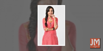 Aanchal Goswami fascinated by Kolkata's yellow taxis