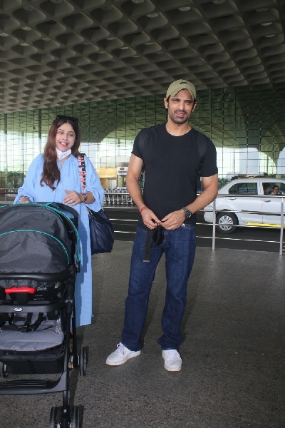 Mumbai: Rohit Malik and aditi Malik spotted at airport departure on Tuesday, August 24, 2021.(Photo: Sanjay Tiwari/IANS)