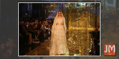 Deepika Padukone turns ramp into dancefloor