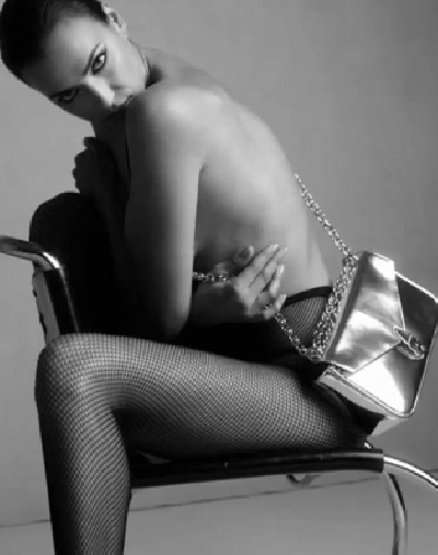 Supermodel Irina Shayk has ditched her clothes and bared it all for a new campaign of a fashion brand. The 33-year-old model went nude in a new campaign to promote Calvin Klein handbags.