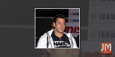 Salman Khan smoking at Ganpati celebration upsets fans