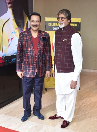 Mumbai: Sahara India Pariwar's Founder and Chairman Subrata Roy with Actor Amitabh Bachchan during a felicitation ceremony organised for the Badminton star P.V. Sindhu, in Mumbai on Sep 8, 2019. (Photo: IANS)